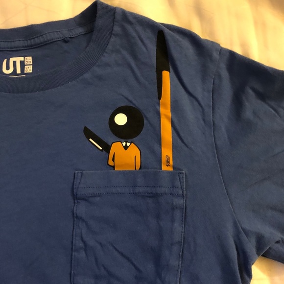 4/$20 Uniqlo Men’s Tshirt - Picture 2 of 3